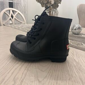 Hunter unisex Black Lace-Up Boots men’s size 6 woman’s size 8